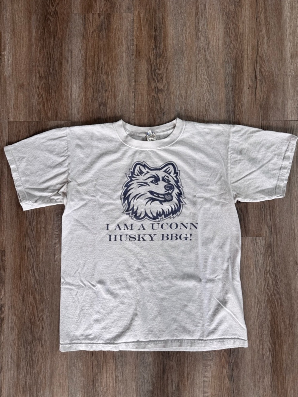 Vintage I Am A UCONN Husky T-Shirt - size Medium
